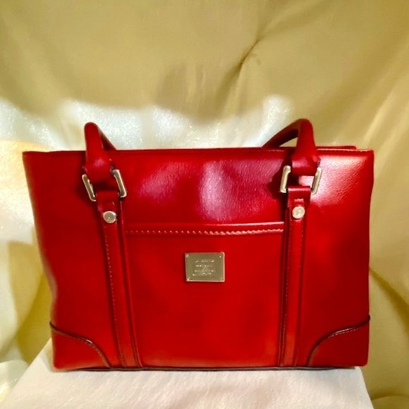 💖Liz Claiborne Very pretty Red Handbag. 12-1/2 in. W x 9 in H. x 4 in D - Picture 1 of 6